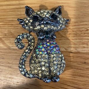 Rhinestone cat brooch